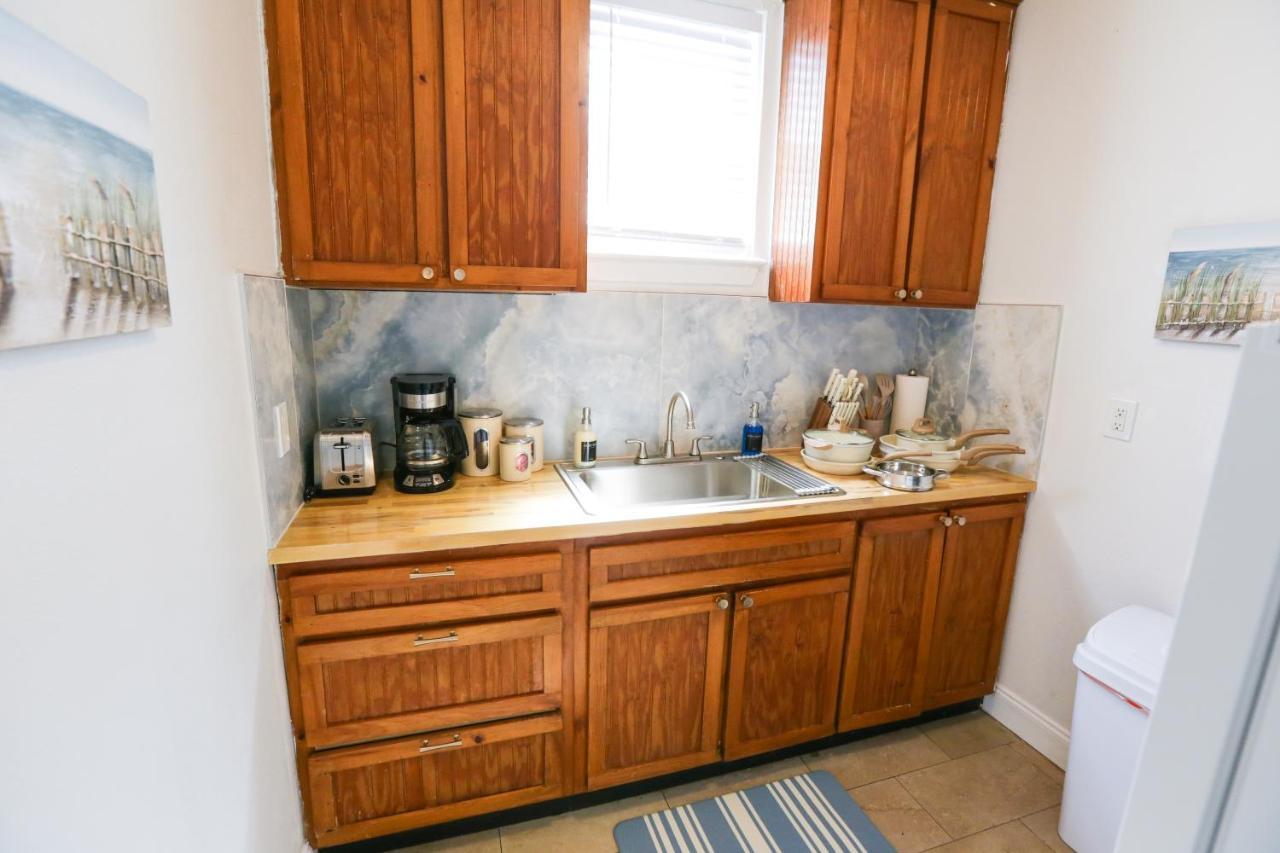 New Listing! Centrally Located Efficiency One Mile To The Beach! Jacksonville Beach Buitenkant foto